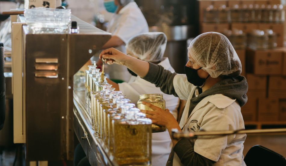Empresas que necesitan de empacador de productos en casa